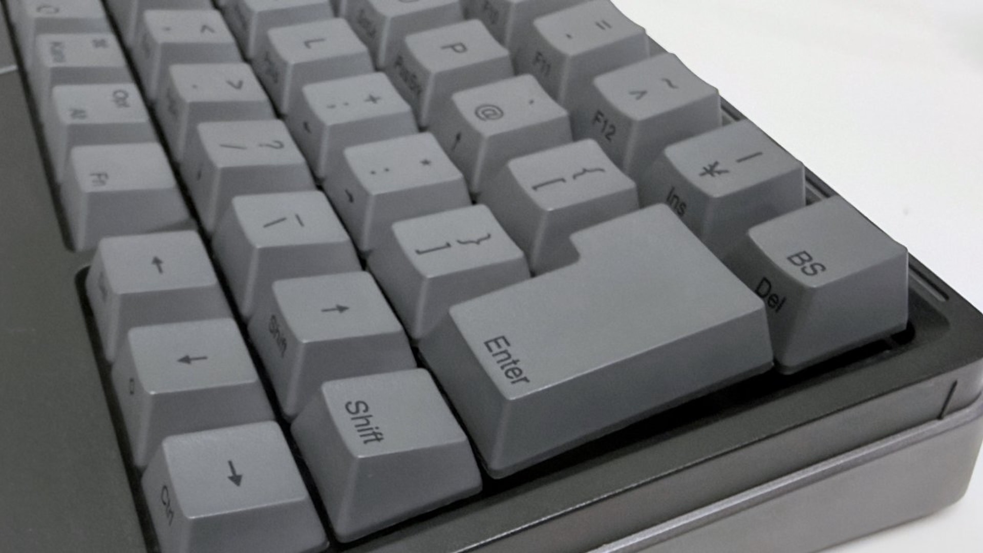 HHKB Studio 専用「灰」キートップで可視性アップ | Lifehacking.jp